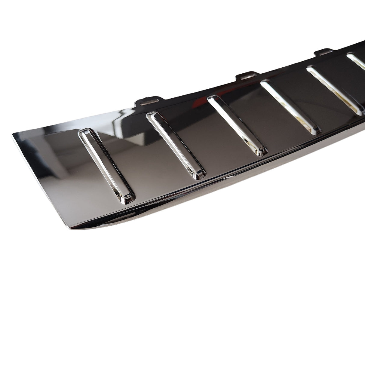 Chromowana listwa ozdobna zderzaka tylnego do VW Touareg 7P5 7P6 2010-2018